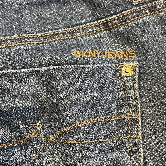 DKNY Jeans medium wash SZ. 4 - Picture 6 of 9